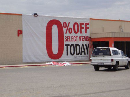 Discount sign used as metaphor for software pricing negotiation risks